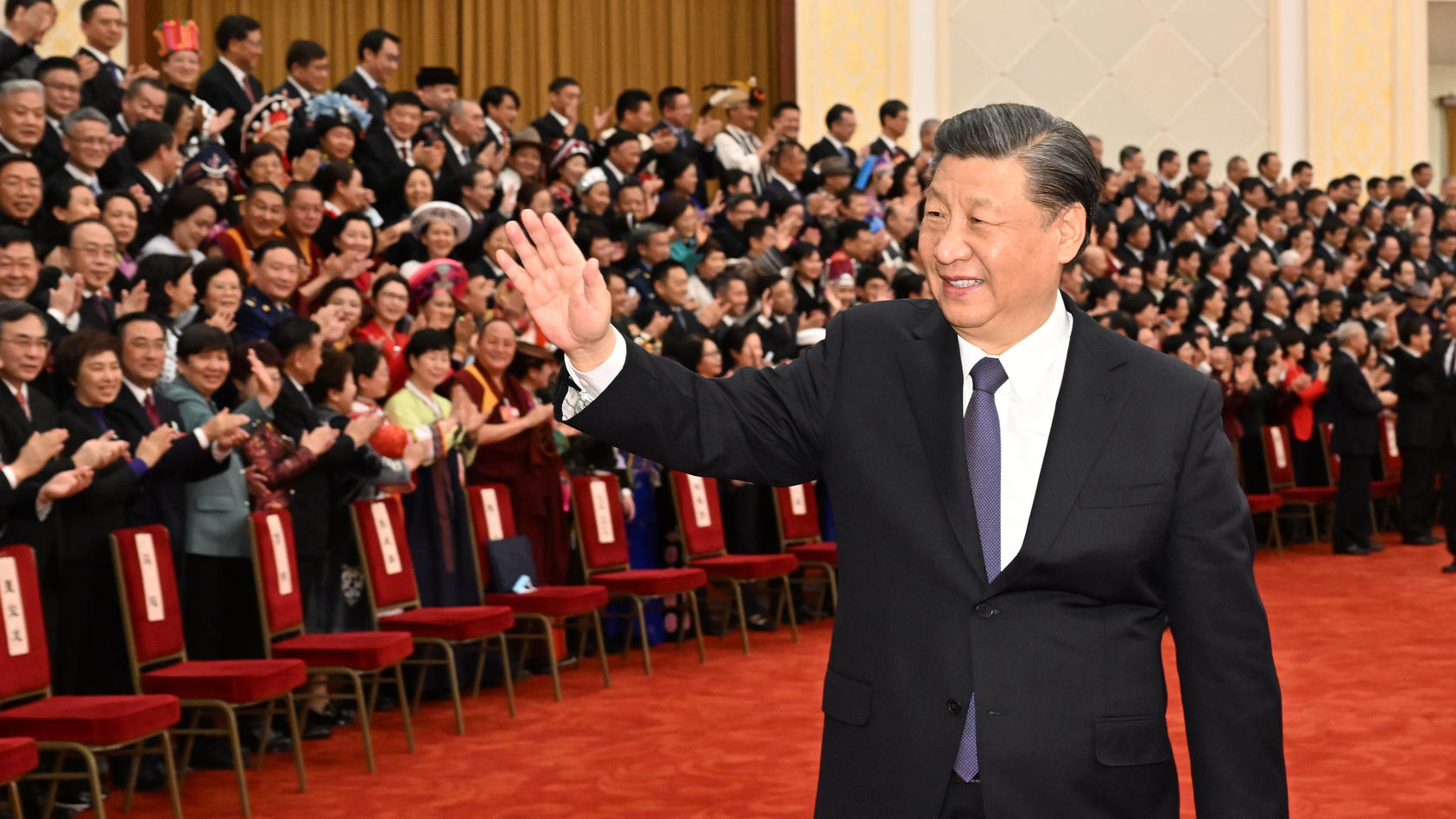 (230311) -- BEIJING, March 11, 2023 (action press/Xinhua) -- Xi Jinping waves to members of the 14th National Committee of the Chinese People's Political Consultative Conference (CPPCC) in Beijing, capital of China, March 11, 2023. Xi Jinping and oth
