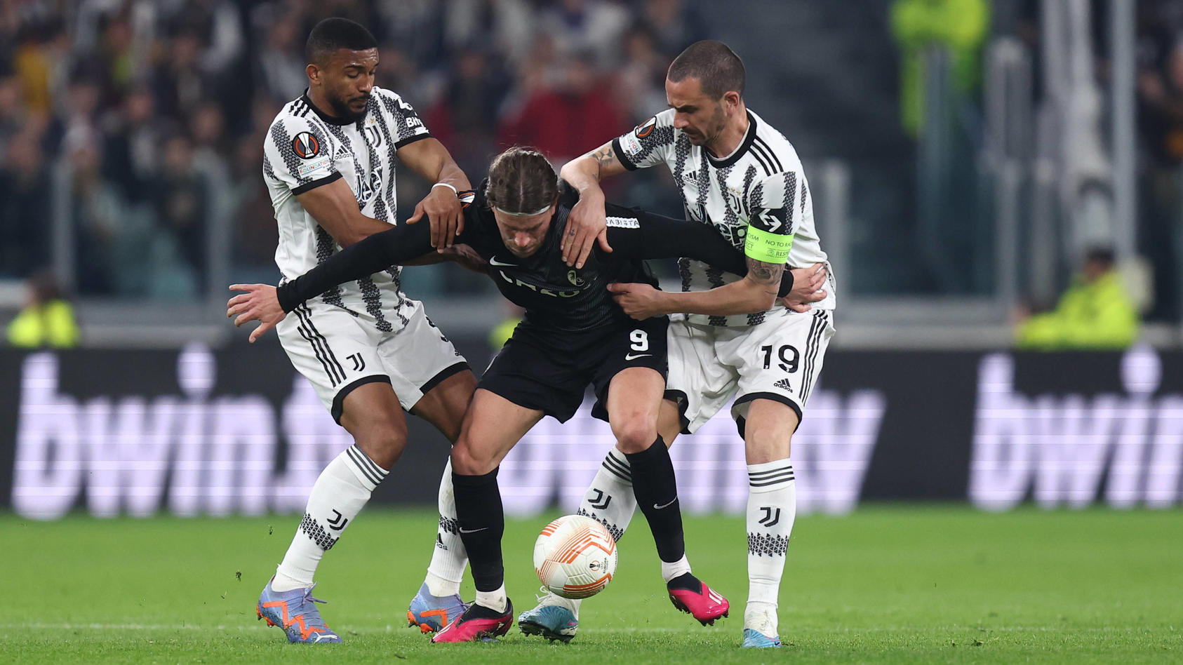 Live-Blog zur Europa League SC Freiburg hofft im Achtelfinal-Rückspiel gegen Juventus Turin auf ein Fußball-Wunder