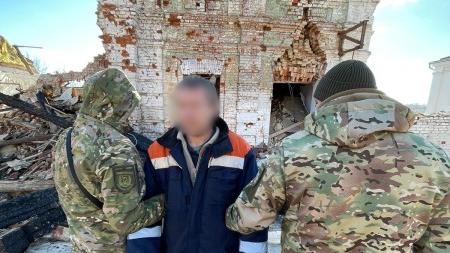 russischer-soldaten-in-den-trummern-der-stadt-charkiw