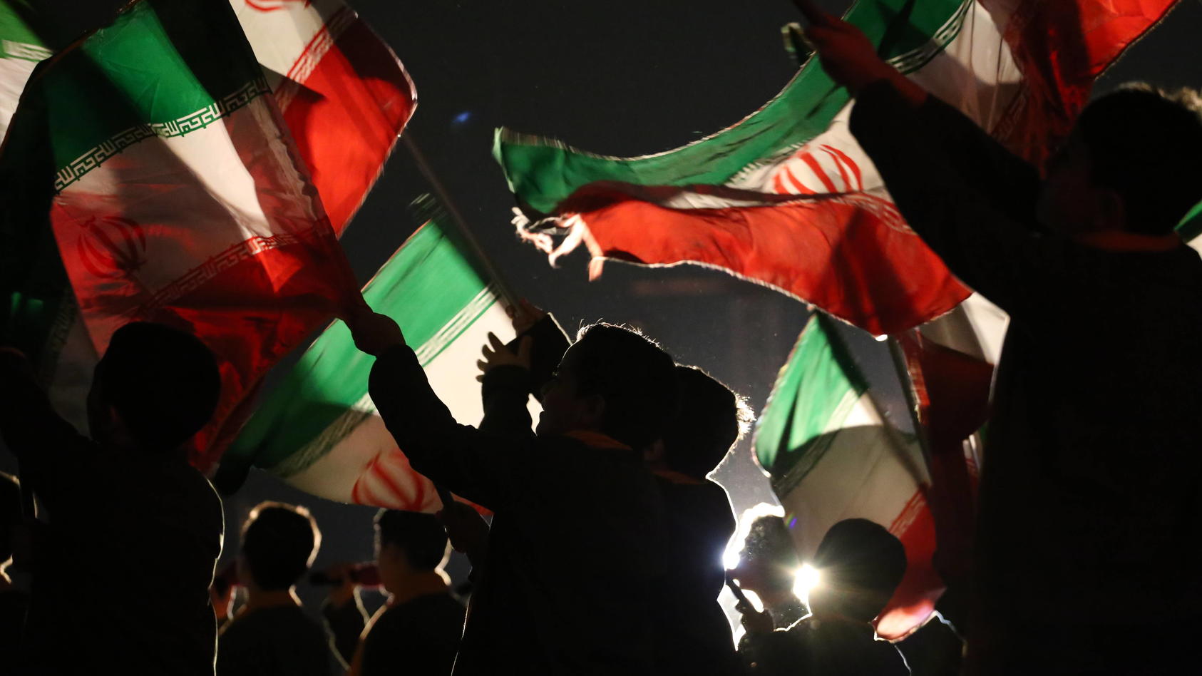 News Bilder des Tages February 10, 2023, Tehran, Tehran, Iran: Iranian students wave Iranian flags next to Azadi Freedom Tower during celebrations marking the anniversary of Iran s 1979 Islamic Revolution in Tehran, Iran, February 10, 2023. The gover