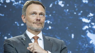 ZweitÃ¤gige Klausurtagung der Bundesregierung auf Schloss Meseberg Tag 2 - Abschlusspressekonferenz - Christian Lindner, Bundesfinanzminister der FinanzenZweitÃ¤gige Klausurtagung der Bundesregierung auf Schloss Meseberg Tag 2 - Abschlusspressekonferenz - Christian Lindner, Bundesfinanzminister der Finanzen, Meseberg Brandenburg Deutschland Schloss Meseberg *** Two-day closed meeting of the Federal Government at Meseberg Castle Day 2 Final Press Conference Christian Lindner, Federal Minister of Finance Two-day closed meeting of the Federal Government at Meseberg Castle Day 2 Final Press Conference Christian Lindner, Federal Minister of Finance, Meseberg Brandenburg Germany Meseberg Castle
