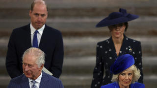13.03.2023, Großbritannien, London: König Charles III. (vorne l), Camilla (vorne r), Königsgemahlin, Prinz William (hinten l) und Kate (hinten r), Prinzessin von Wales, nehmen am Gottesdienst zum Commonwealth Day in der Westminster Abbey teil. Vertreter von Regierungen und Einrichtungen aus dem gesamten Commonwealth nehmen an der Gedenkfeier teil und legen Kränze an den Commonwealth Memorial Gates nieder. Mit dieser jährlichen Zeremonie werden die fünf Millionen Männer und Frauen aus Afrika, der Karibik und dem indischen Subkontinent geehrt, die sich während des Ersten und Zweiten Weltkriegs freiwillig zum Dienst bei den Streitkräften gemeldet haben. Foto: Hannah McKay/Reuters Pool via AP/dpa +++ dpa-Bildfunk +++