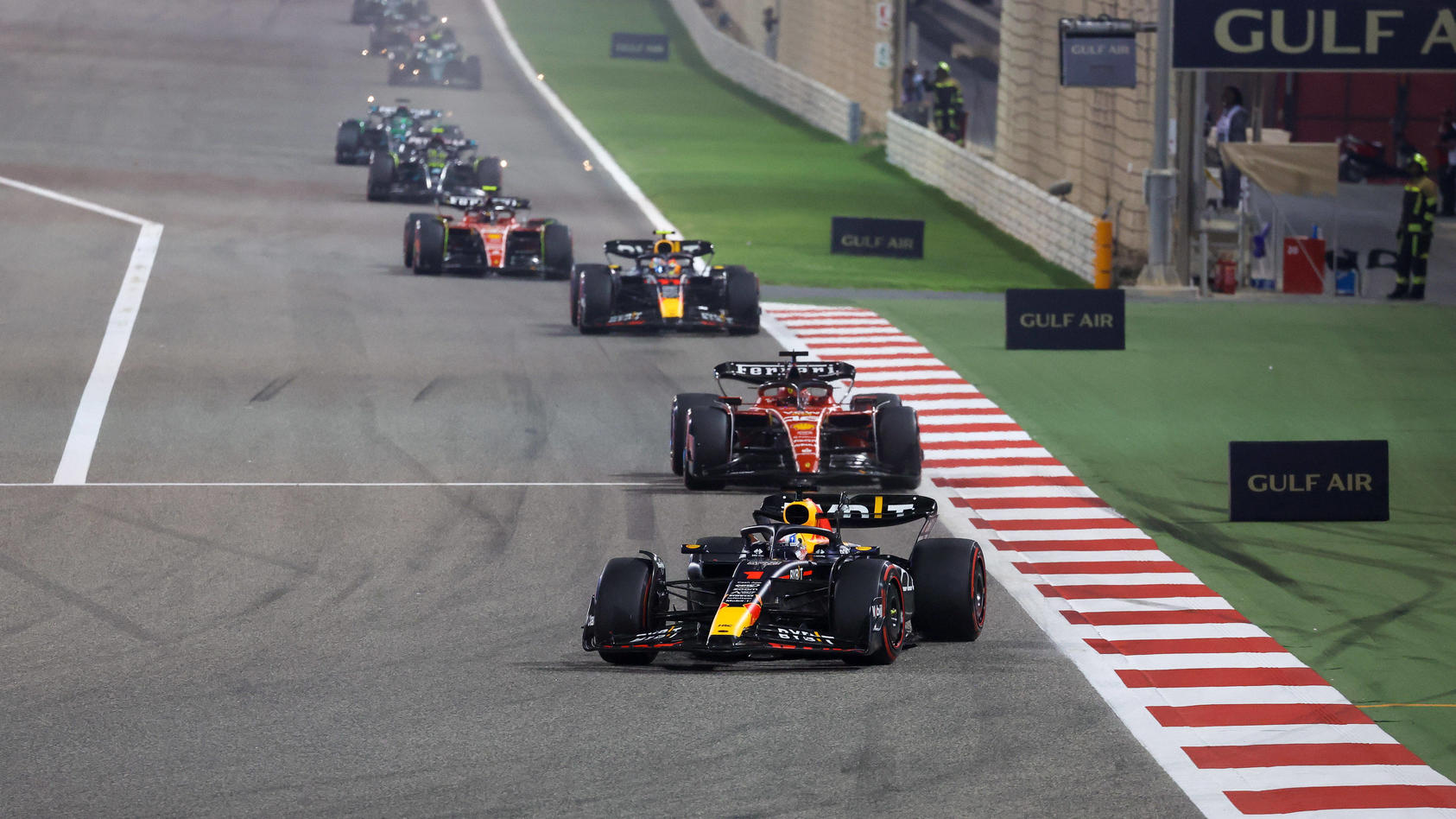 Max Verstappen kämpft beim Formel-1-Grand-Prix von Saudi-Arabien wieder um den Sieg