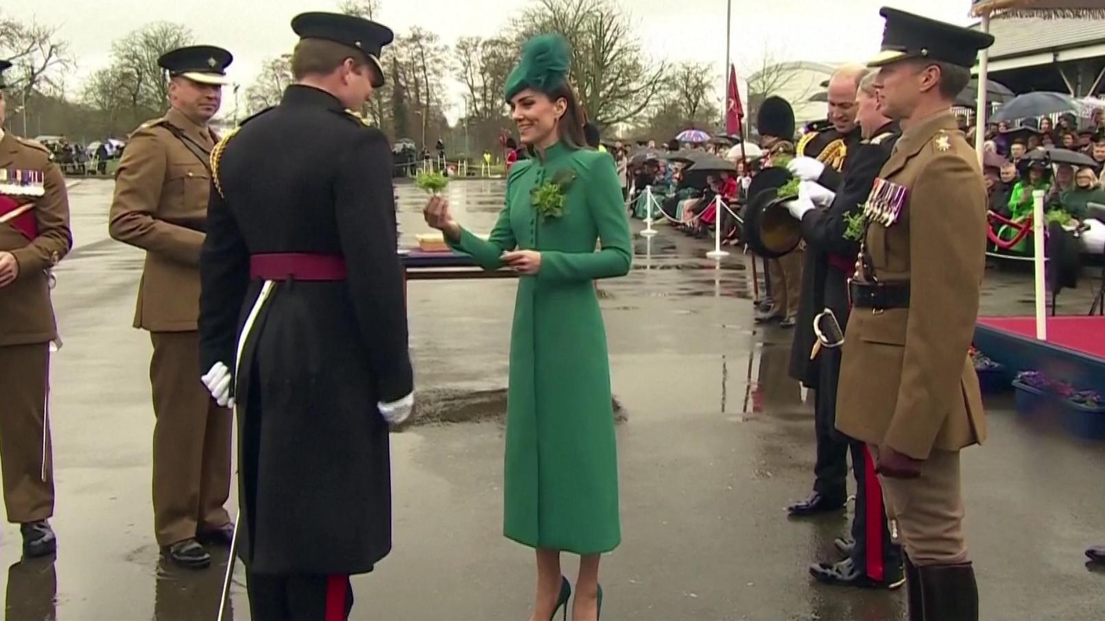 Prinzessin Catherine kam im eleganten Mantelkleid zu einer Parade der irischen Garde in Aldershot,