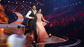 Younes Zarou und Malika Dzumaev tanzen Wiener Walzer./ 100323