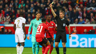 v.l. Dayot Upamecano (FC Bayern Muenchen), Yann Sommer (FC Bayern Muenchen), Amine Adli (Bayer 04 Leverkusen), Moussa Diaby (Bayer 04 Leverkusen) und Schiedsrichter Tobias Stieler. Bayer 04 Leverkusen vs. FC Bayern Muenchen, Fussball, 1. Bundesliga, 25. Spieltag, Spielzeit 2022/2023, 19.03.2023DFB regulations prohibit any use of photographs as image sequences and/or quasi-video / action press