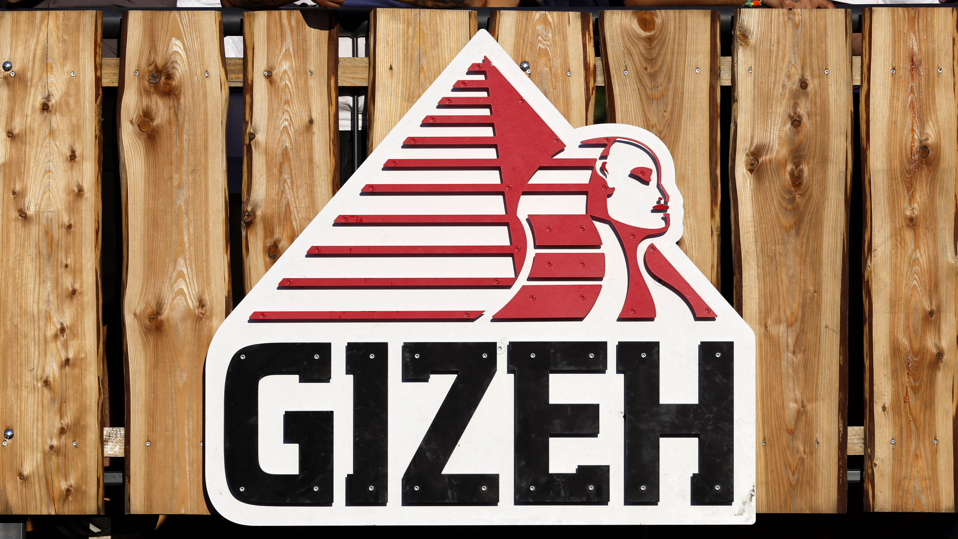 Werbung für Zigarettenblättchen von Gizeh beim Summerjam Festival 2022 am Fühlinger See.