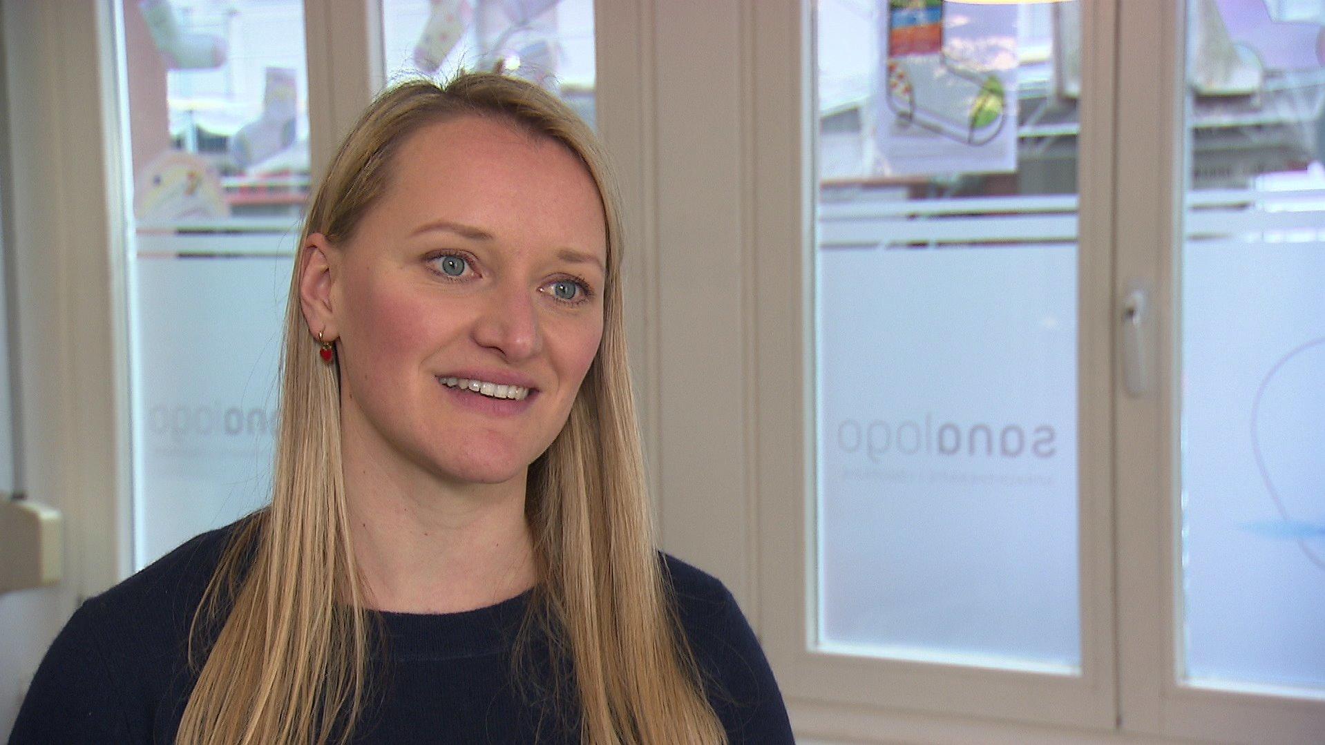Logopädin und Sprachtherapeutin Janina Buss nimmt an der Aktion zum "Welt-Down-Syndrom-Tag" teil.