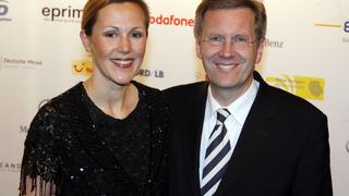 Wie Christian Und Bettina Wulff: Auch Diese Stars Gaben Ihrer Liebe ...