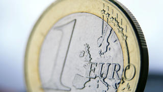 Symbolbild zum Thema Geld-Euro-Hilfsgelder u.s.w. Euromuenzen-Geld *** Money euro aid money u s w euro coins money symbol image