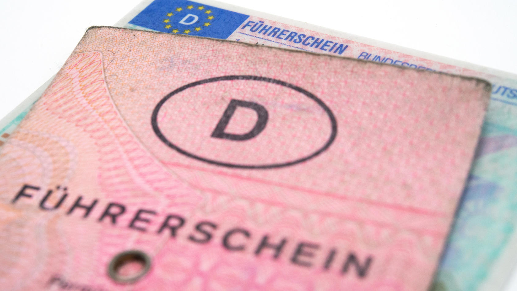 laut-polizei-wurde-dem-autofahrer-selbst-schon-vor-acht-jahren-der-fuhrerschein-entzogen-symbolbild