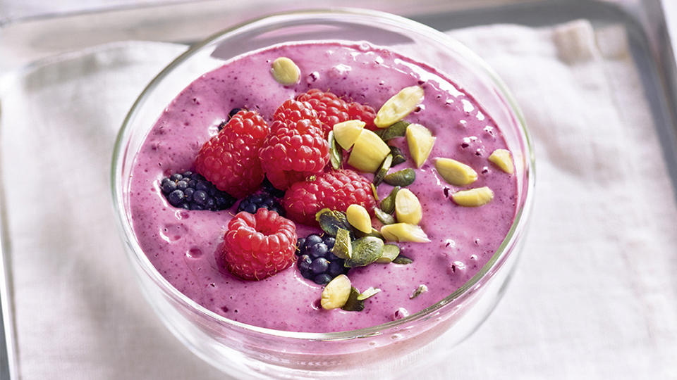 Beeren-Mandel-Bowl - ein Low-Carb-Rezept von Doc Fleck