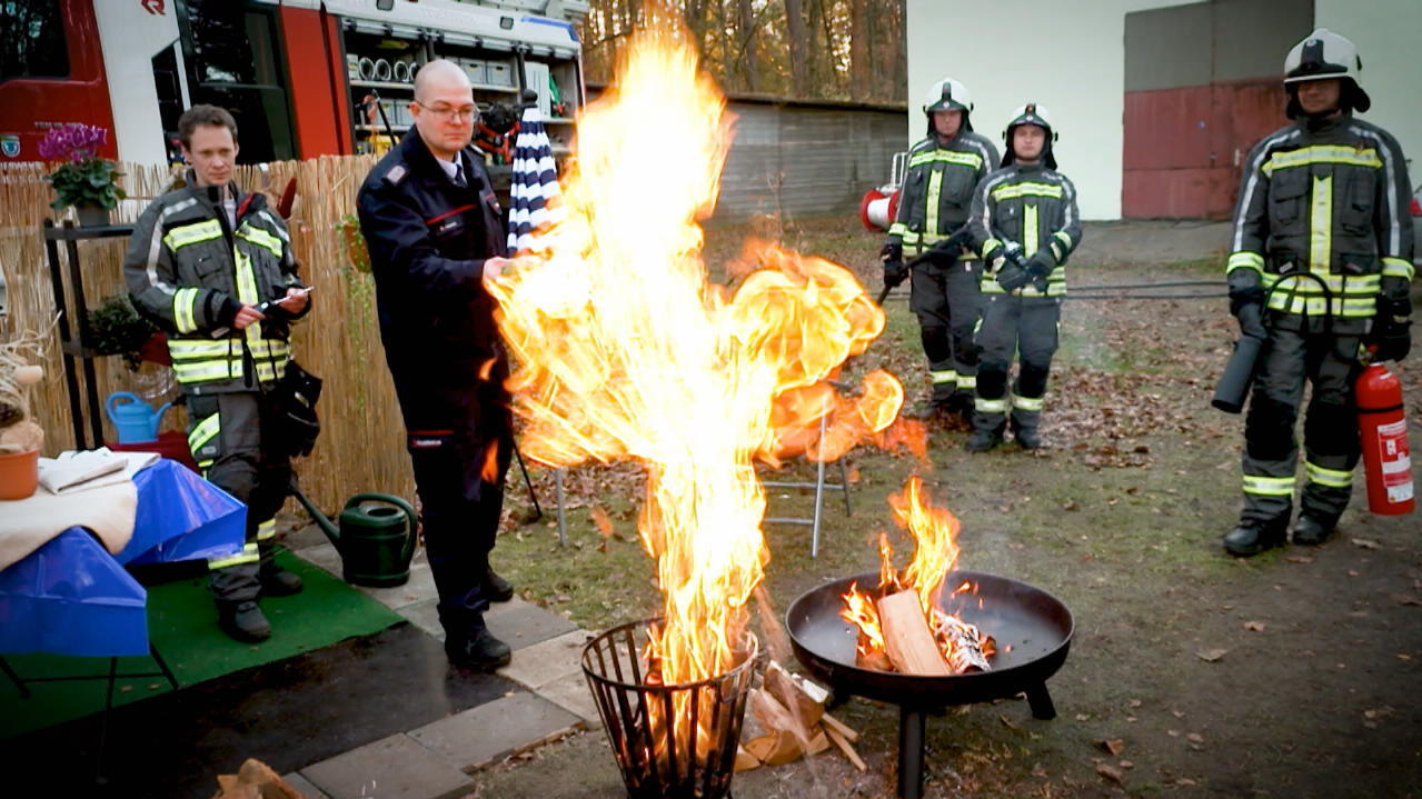rtl-testet-mit-feuerwehr-so-gefahrlich-sind-feuerschalen