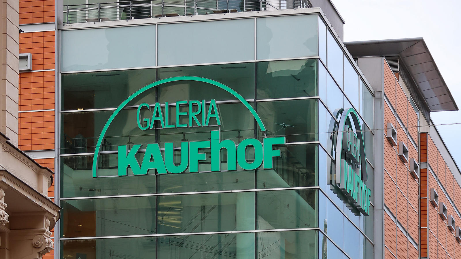 ganze-abteilungen-mussen-weg-radikaler-umbau-bei-galeria