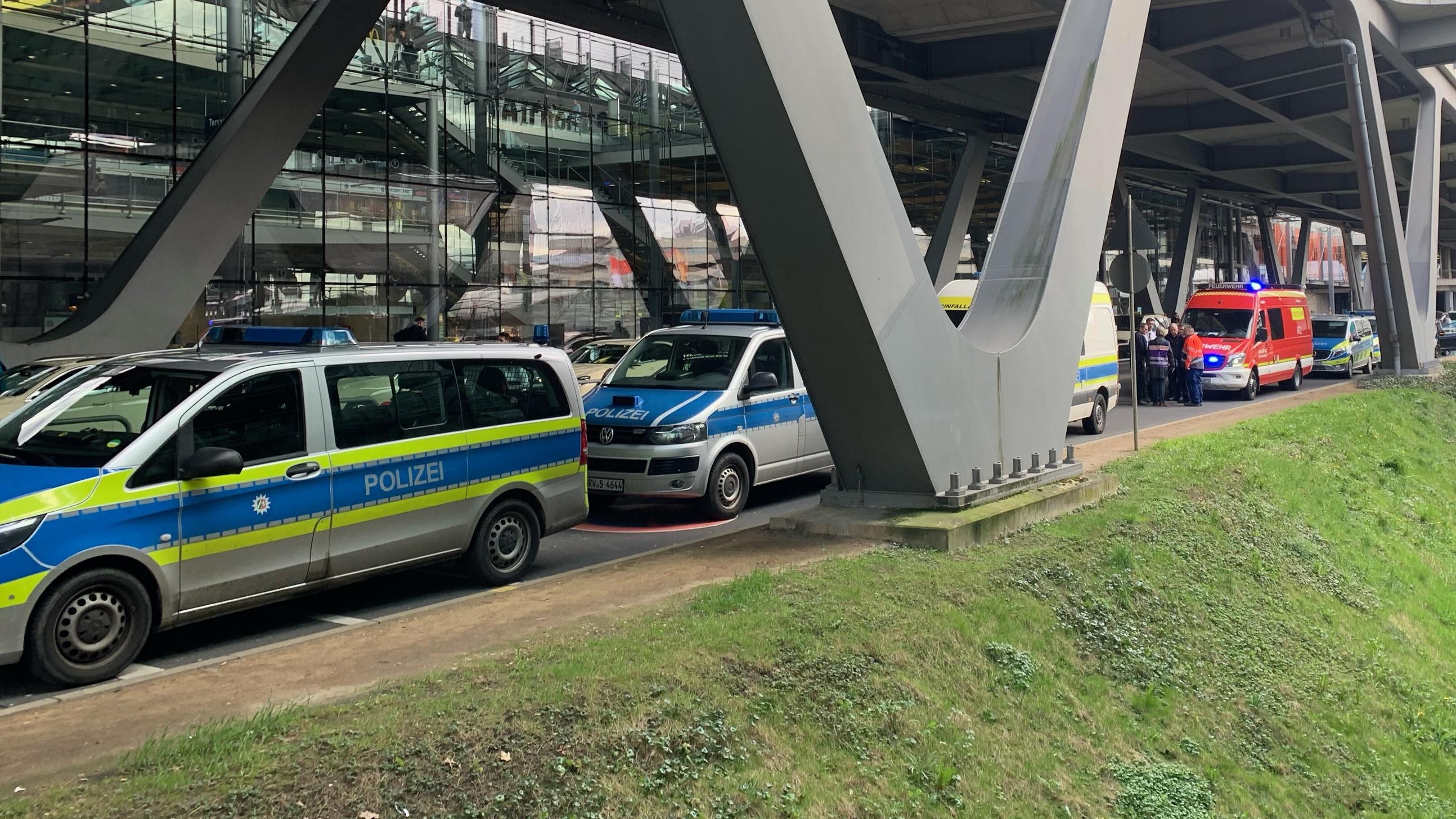 Sofort rückten Polizei und Rettungskräfte an.