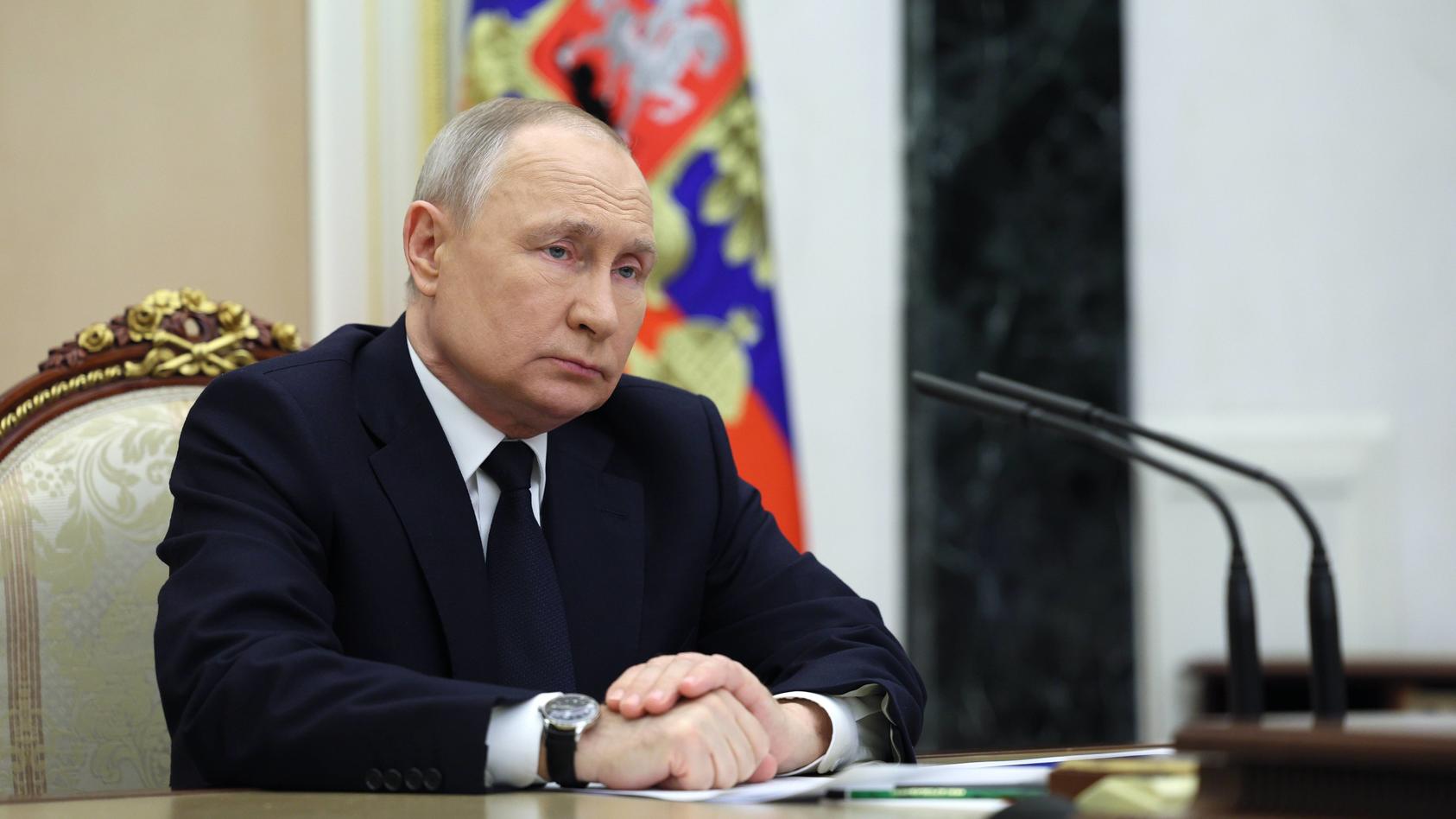 Russia Putin 8398423 25.03.2023 Russian President Vladimir Putin meets with Russian Transport Minister Vitaly Saveliev in Moscow, Russia. Gavriil Grigorov / Sputnik Moscow Russia PUBLICATIONxINxGERxSUIxAUTxONLY Copyright: xGavriilxGrigorovx