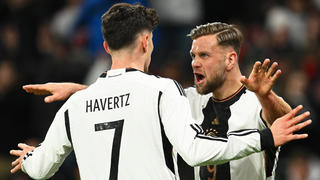 dpatopbilder - 25.03.2023, Rheinland-Pfalz, Mainz: Fußball: Länderspiele, Deutschland - Peru, Mewa Arena. Deutschlands Niclas Füllkrug (r) jubelt mit Teamkollege Kai Havertz nach seinem Treffer zum 1:0. Foto: Arne Dedert/dpa +++ dpa-Bildfunk +++