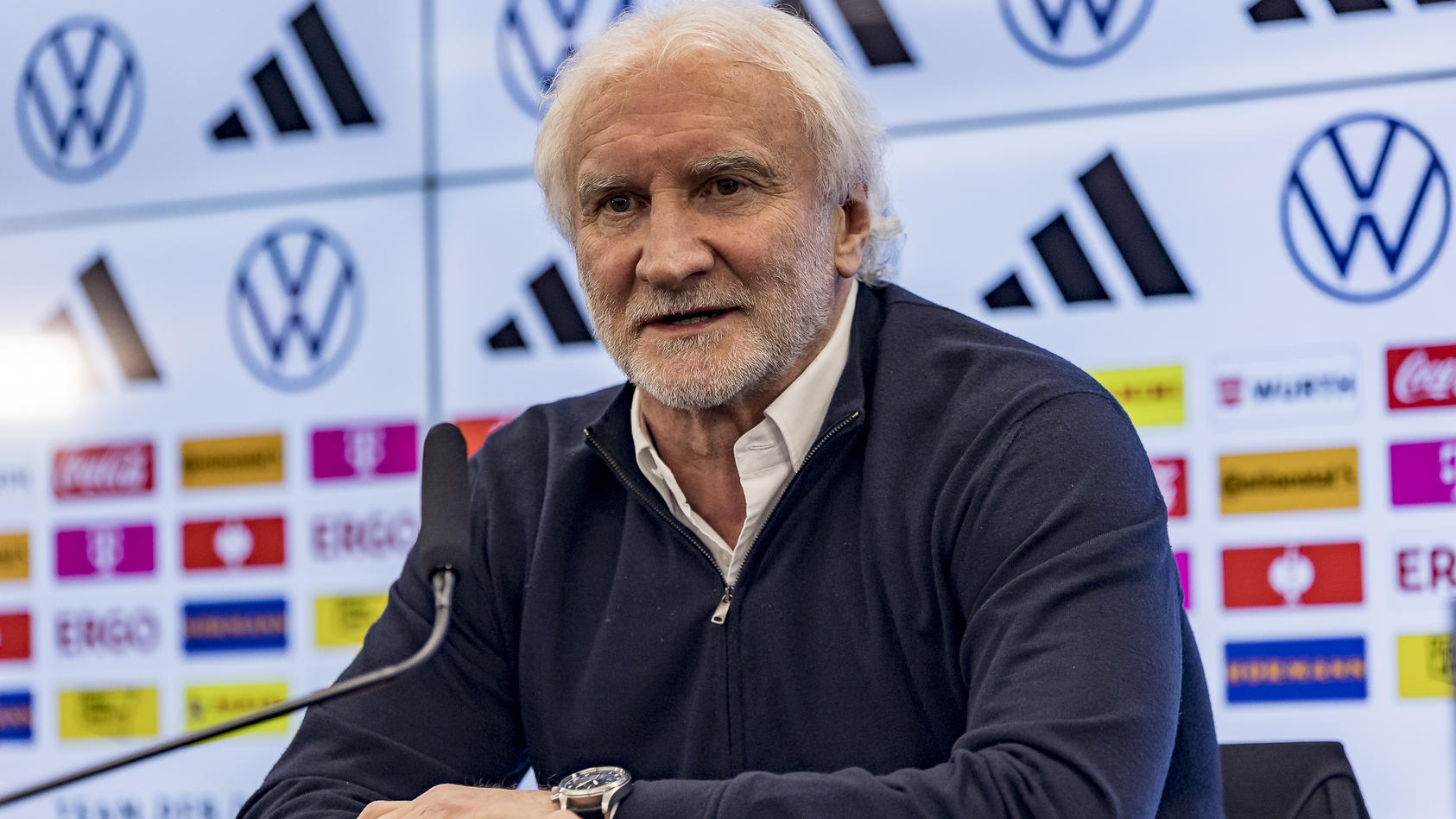 vorbereitung-auf-die-heim-em-voller-pressekonferenz-im-dfb-campus