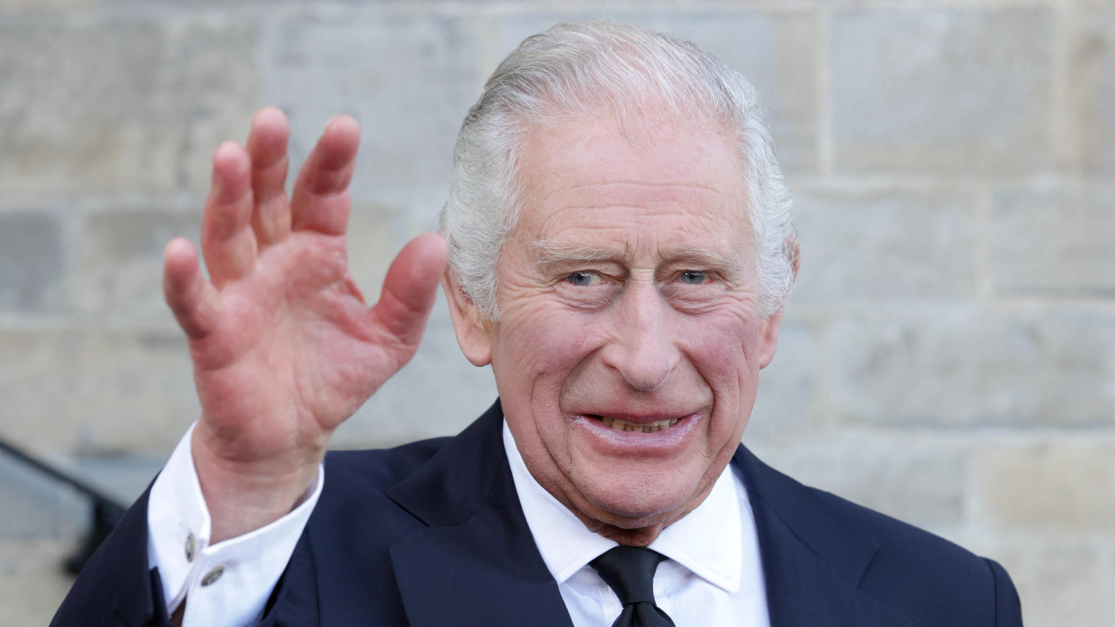 Entertainment Bilder des Tages . 16/09/2022. Cardiff, United Kingdom. King Charles III and Camilla, Queen Consort at Cardiff Castle in Wales, United Kingdom. King Charles III is visiting Wales for the first time since ascending to the throne followin