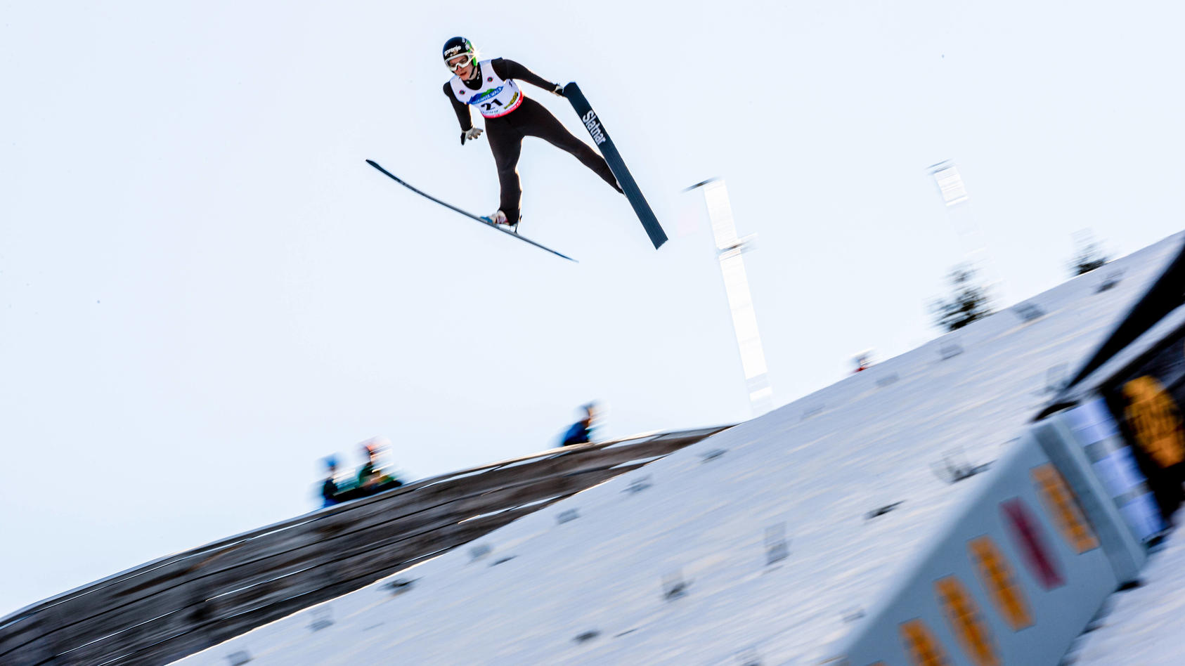 das-slowenische-skisprung-talent-taj-ekart-ist-am-mittwoch-schwer-gesturzt-archivbild