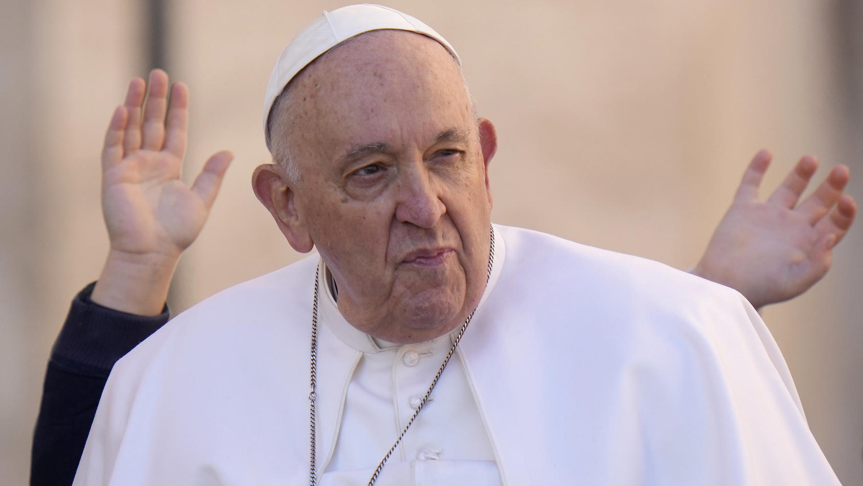 Papst aus Krankenhaus entlassen - Franziskus klopft schon wieder Sprüche