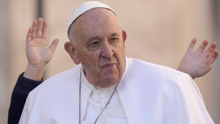 15.03.2023, Vatikan, Vatikanstadt: Papst Franziskus erscheint zu seiner wöchentlichen Generalaudienz auf dem Petersplatz. Foto: Alessandra Tarantino/AP/dpa +++ dpa-Bildfunk +++