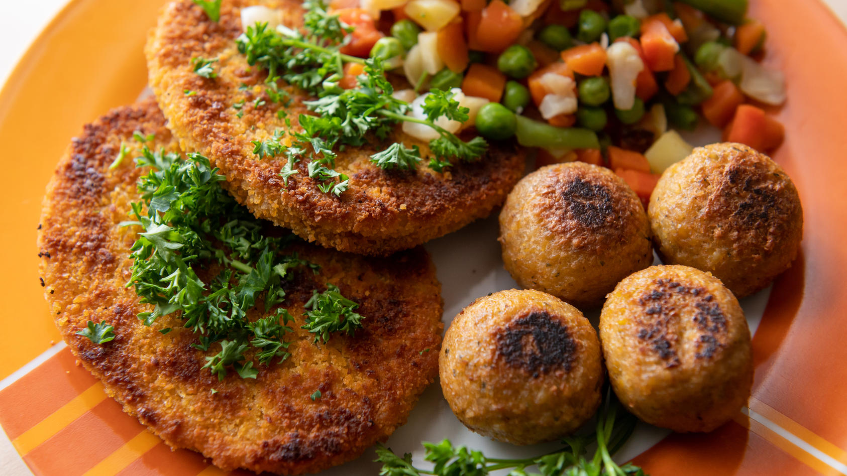 ein-hersteller-hat-bei-den-veganen-schnitzeln-im-test-die-nase-vorn