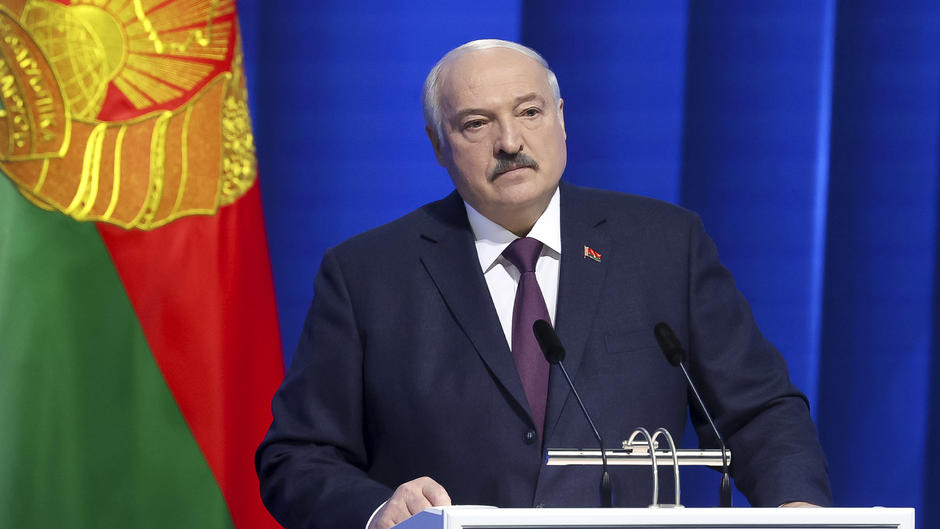 Belarus Machthaber Alexander Lukaschenko Droht Mit Atomwaffen 
