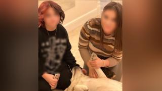 Russland: Die getötete Anastasia M. und ihre Tochter (13), de mutmaßliche Mord-Anstifterin, auf einem Foto