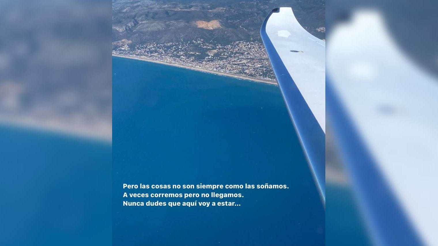 Con una foto desde el avión: Aquí está Shakira despidiéndose de Barcelona