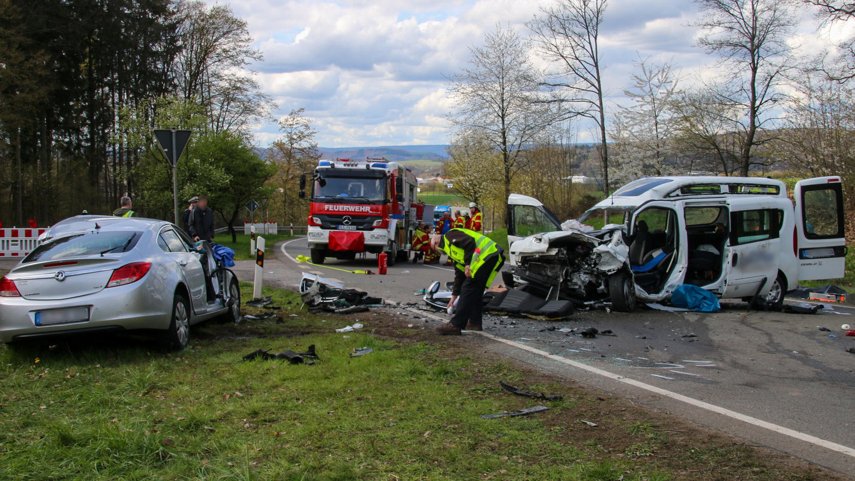 Unfall-Drama Auf Bundesstraße: Zwei Rollstuhlfahrer Sterben Bei Frontal ...