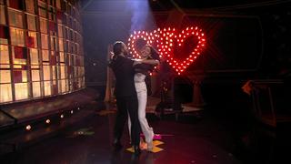 Rebecca Mir und Massimo Sinató tanzen bei "Denn sie wissen nicht, was passiert" für die Liebe.