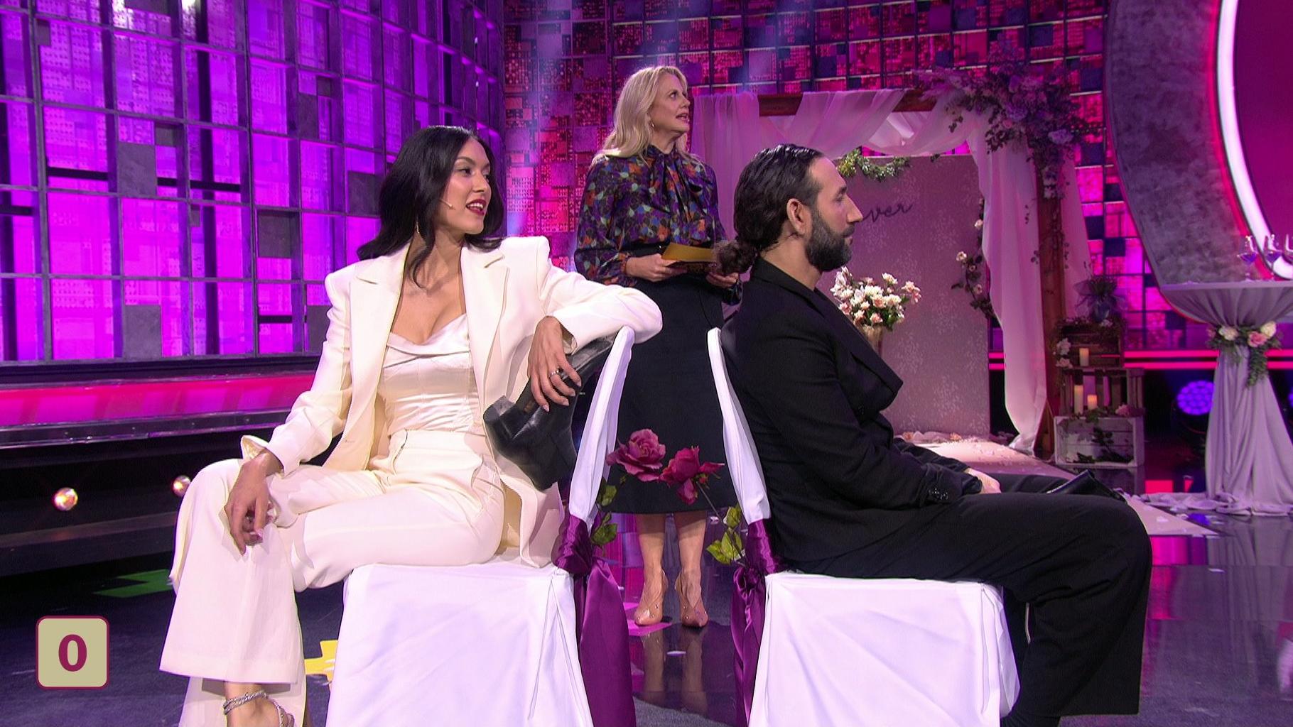Beim Übereinstimmungsspiel läuft's bei Rebecca Mir und Massimo Sinató wirklich alles andere als rund.