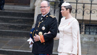 Fürst Albert und Fürstin Charlène von Monaco bei der Krönungszeremonie von König Charles III. in London.