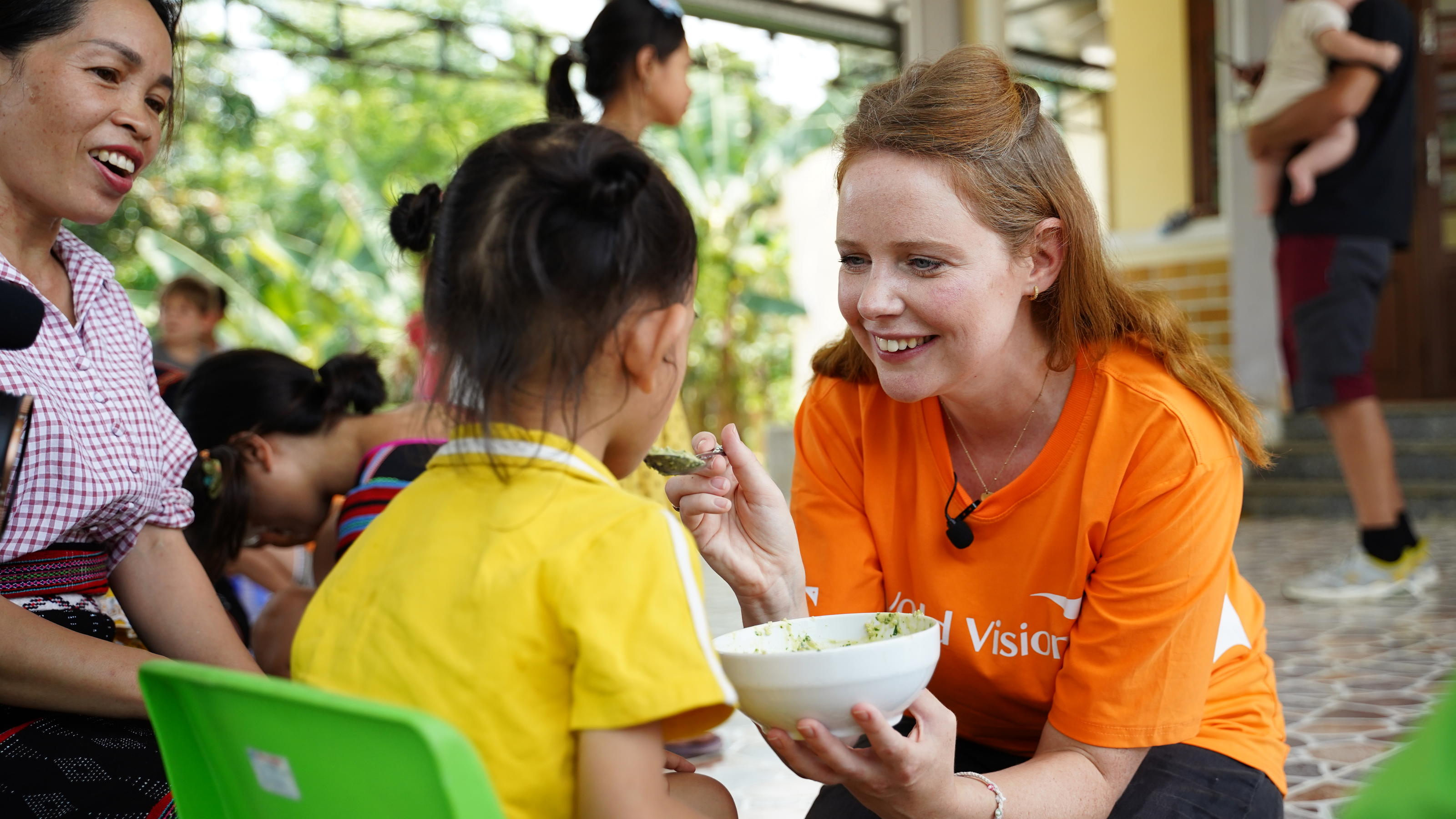                Mit der Organisation "World Vision" hat Olivia Vietnam besucht und dort die Patenschaft für ein kleines Mädchen übernommen.                 
