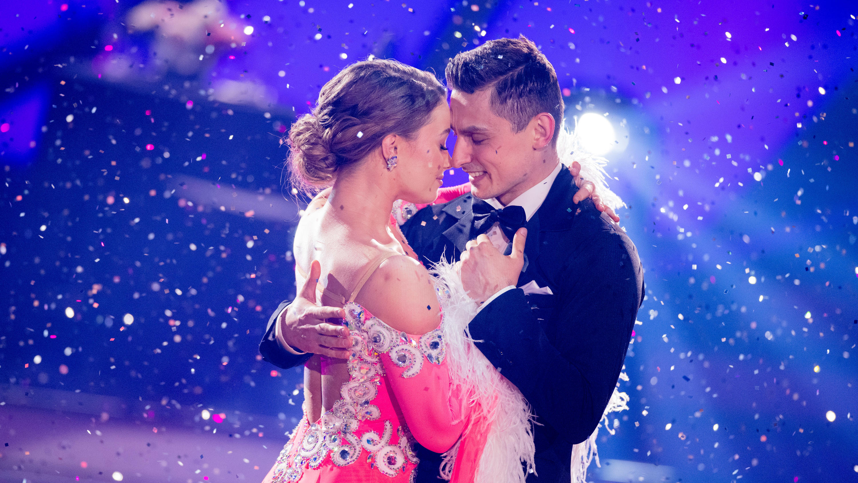 Im Finale wird es nochmal magisch zwischen Julia Beautx und Zsolt Sándor Cseke. Sie tanzen zum Thema "Frozen"!