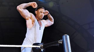 epa04492114 A handout picture provided by WWE of former german national goal keeper Tim Wiese posing during a wrestling event in Frankfurt/Main, Germany, 15 November 2014. EPA/Affonso Gavinha / WWE / HO (ATTENTION: IMAGE FOR EDITORIAL USE ONLY BY MENTIONTIONING THE SOURCE: Affonso Gavinha/WWE) EDITORIAL USE ONLY HANDOUT +++(c) dpa - Bildfunk+++