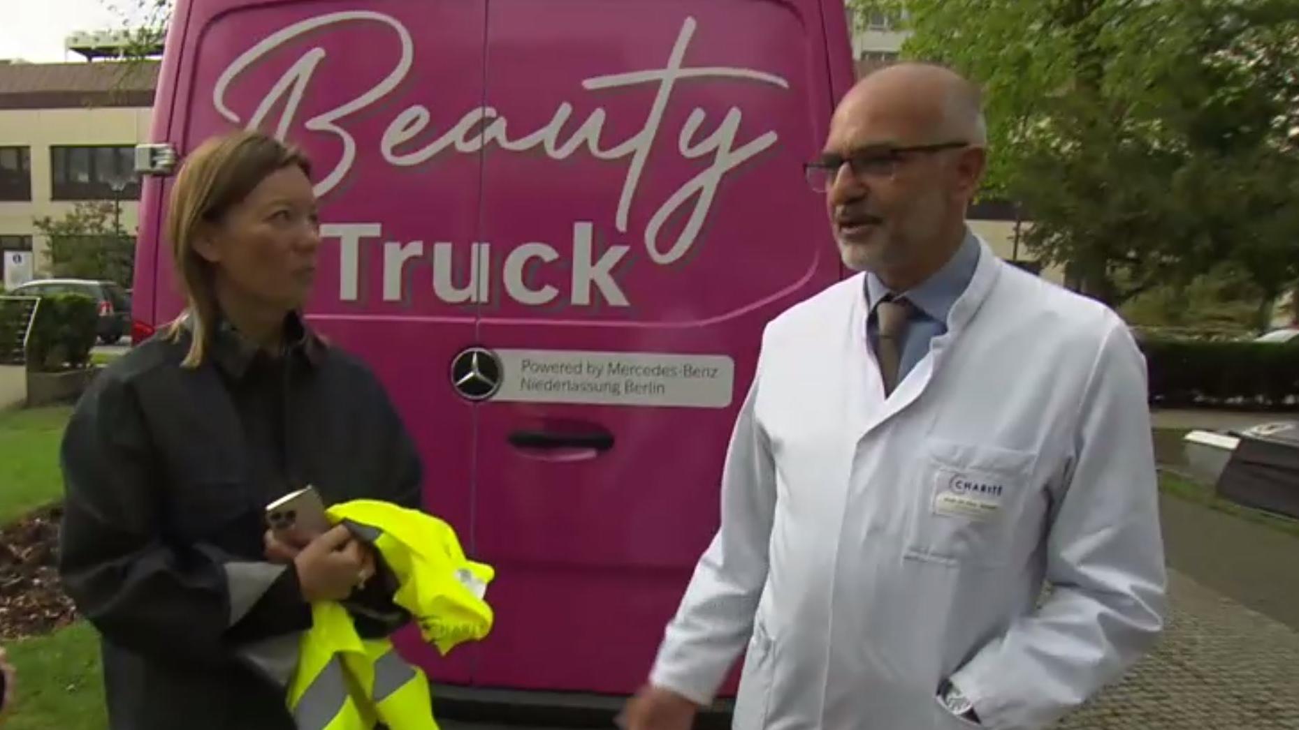 Prof. Sehouli unterstützt das Projekt „Beauty Truck".