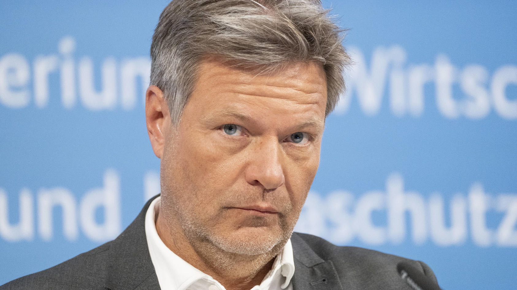 RTL/ntv-Trendbarometer: Robert Habeck Schwer Angeschlagen - Kann Er Das ...