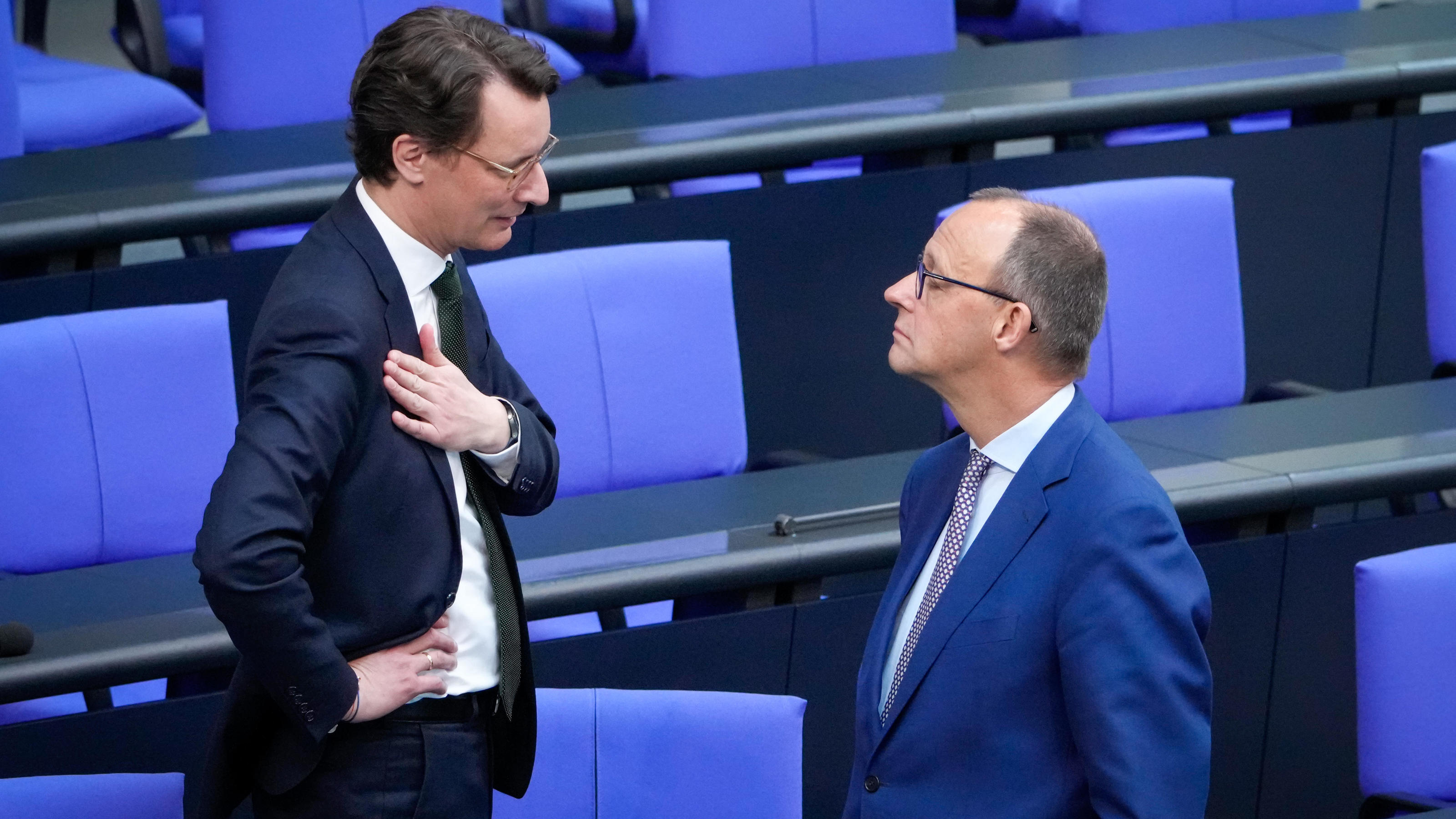 NRW-Ministerpräsident Hendrik Wüst im Bundestag mit dem CDU-Chef Friedrich Merz