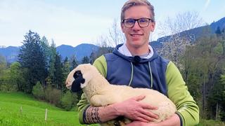 Schafzüchter Hannes träumt bei "Bauer sucht Frau" 2023 von der großen Liebe.