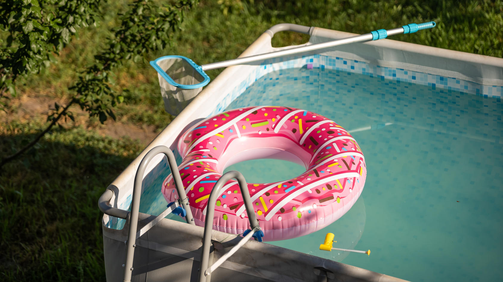 Günstige Schwimmbecken - Coole Gartenpools für warme Sommertage