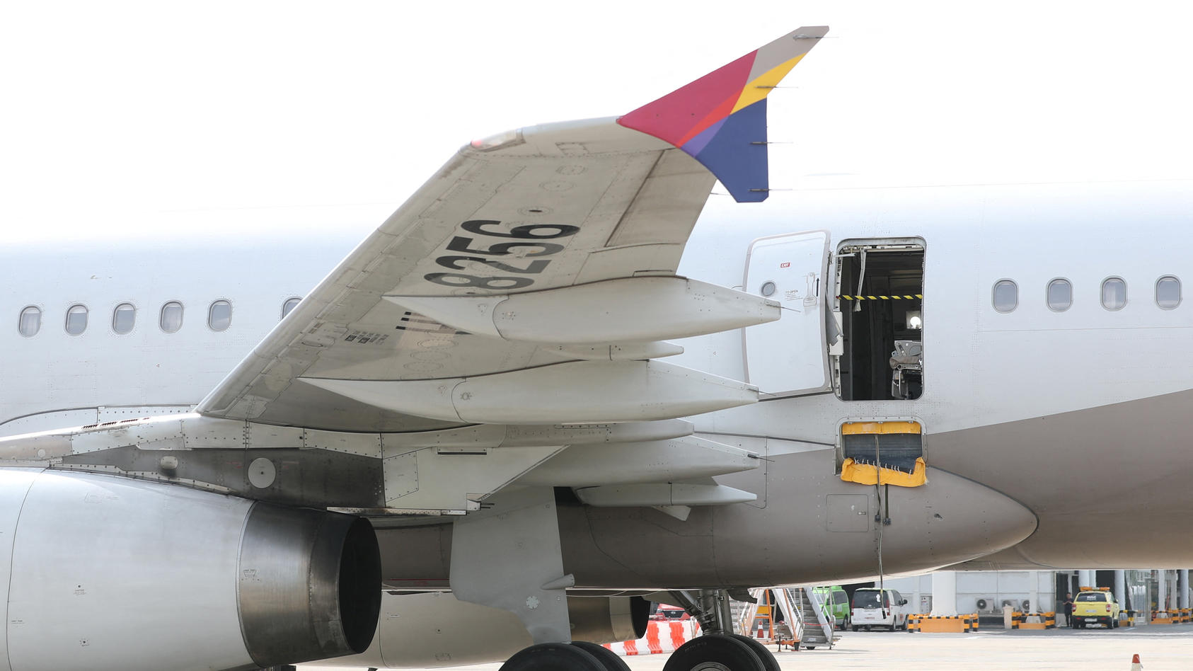 194-menschen-in-todesangst-passagier-offnet-flugzeugtur-panik