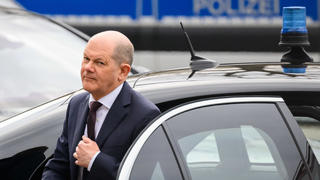 16.04.2023, Niedersachsen, Hannover: Bundeskanzler Olaf Scholz (SPD) kommt zur Eröffnung der Industriemesse Hannover Messe im HCC Hannover Congress Centrum. Foto: Julian Stratenschulte/dpa +++ dpa-Bildfunk +++