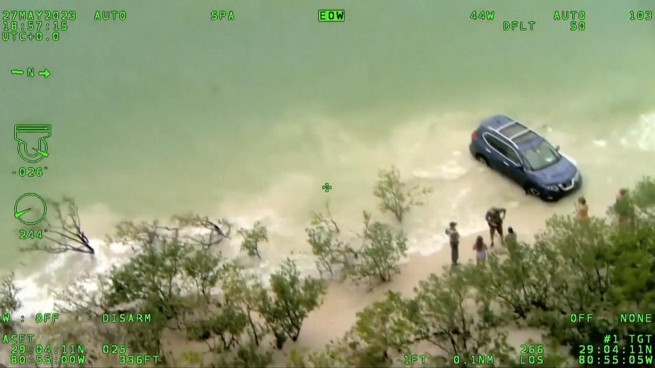 Alkohol am Steuer! - Frau rast über Strand in Florida