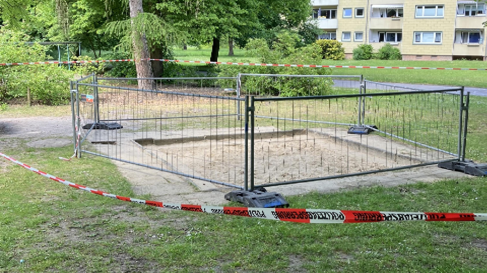solche-reizwecken-haben-unbekannte-in-einen-sandkasten-in-wolfsburg-teichbreite-geschuttet