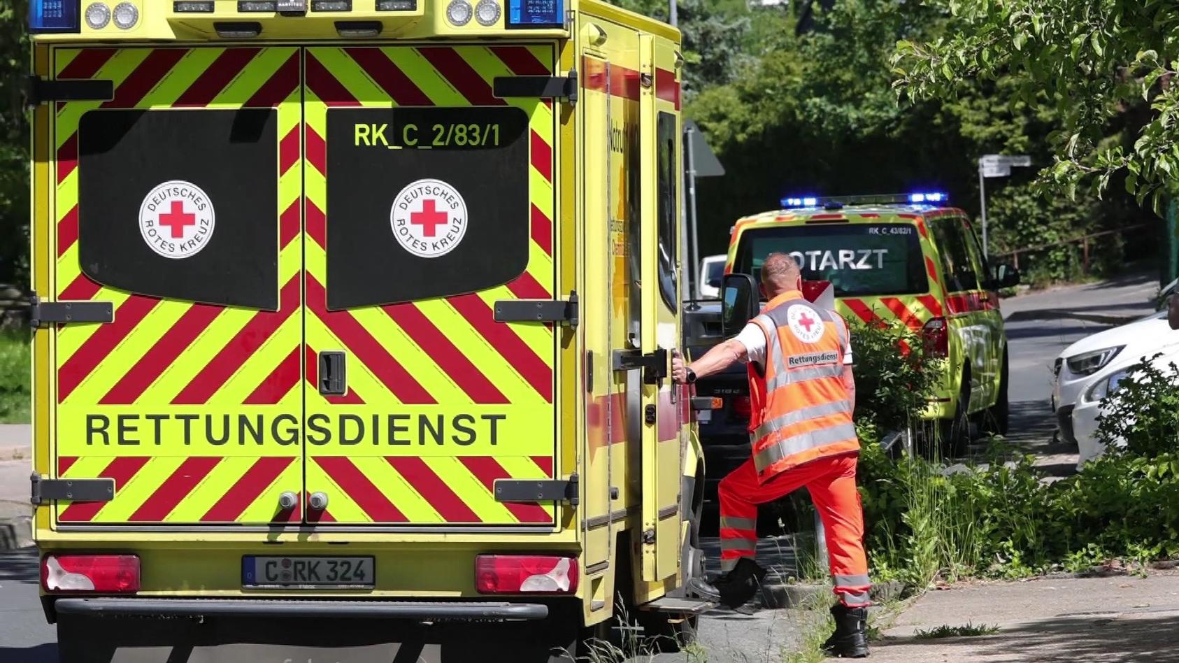 mehrere-schwerverletzte-auto-rast-in-kindergruppe-in-chemnitz