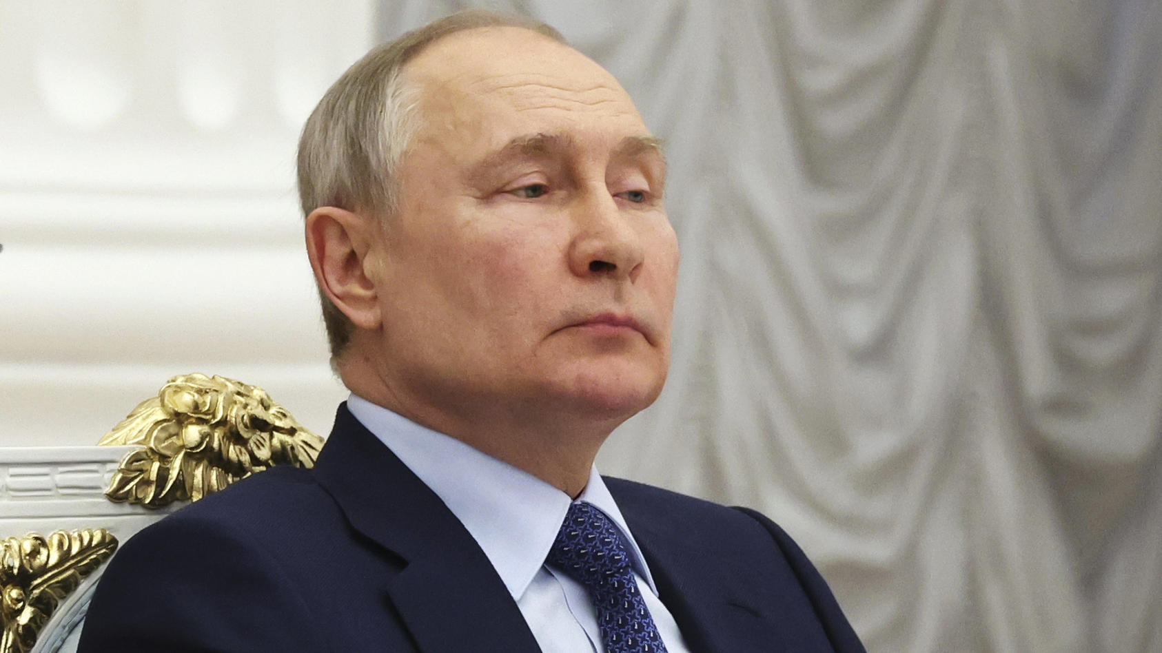 26.05.2023, Russland, Moskau: Das von der staatlichen russischen Nachrichtenagentur Sputnik via AP veröffentlichte Bild zeigt Wladimir Putin, Präsident von Russland, während einem Treffen mit Mitgliedern der «Business Russia» im Kreml in Moskau. Unge