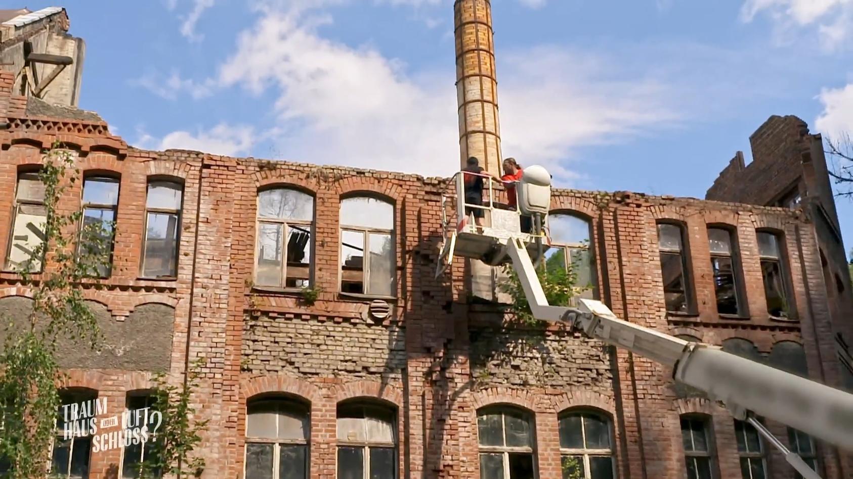 traumhaus-oder-luftschloss-porzellanfabrik-fur-kleines-geld-isabella-und-chris-kaufen-ruine