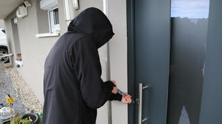 20.02.2023, Handenberg, AUT, Unterwegs in Oberösterreich, Reportage, Fototermin, Verschiedene Themenbilder, Themenbild, im Bild Einbrecher, Einbruch, Einbruchswekzeug, Einbrecherwerkzeug, Brechstange, Serieneinbrecher, Dieb, Diebstahl, Einbruchdiebstahl, Wohnungseinbruch, in Haus eingebrochen, Pressefoto Scharinger © 2023, PhotoCredit D. Scharinger